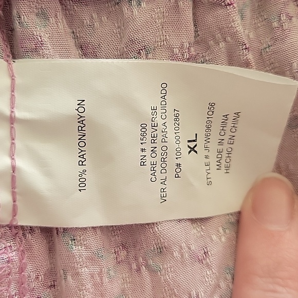 Daisy and Delilah Pink floral Cropped top - Picture 8 of 8